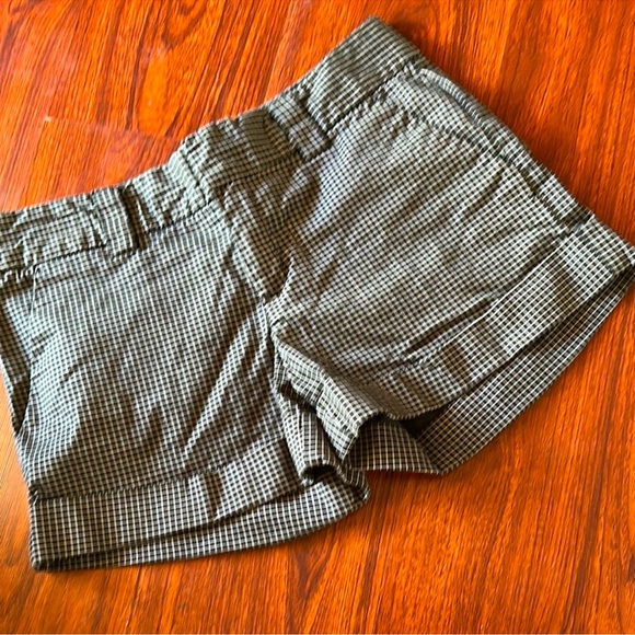 Calvin Klein Stylish Checkered Women's Shorts w front and back pockets size 8 - Picture 1 of 7